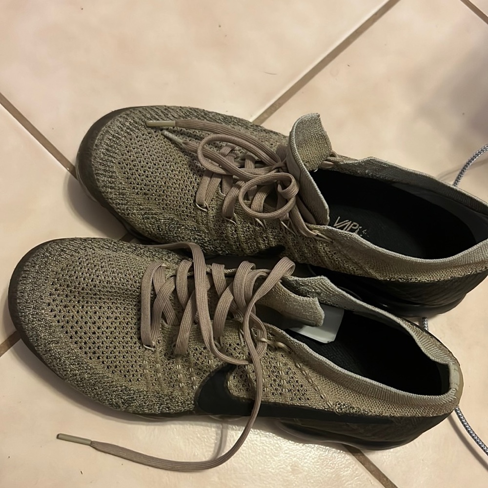 Vapor max gently worn